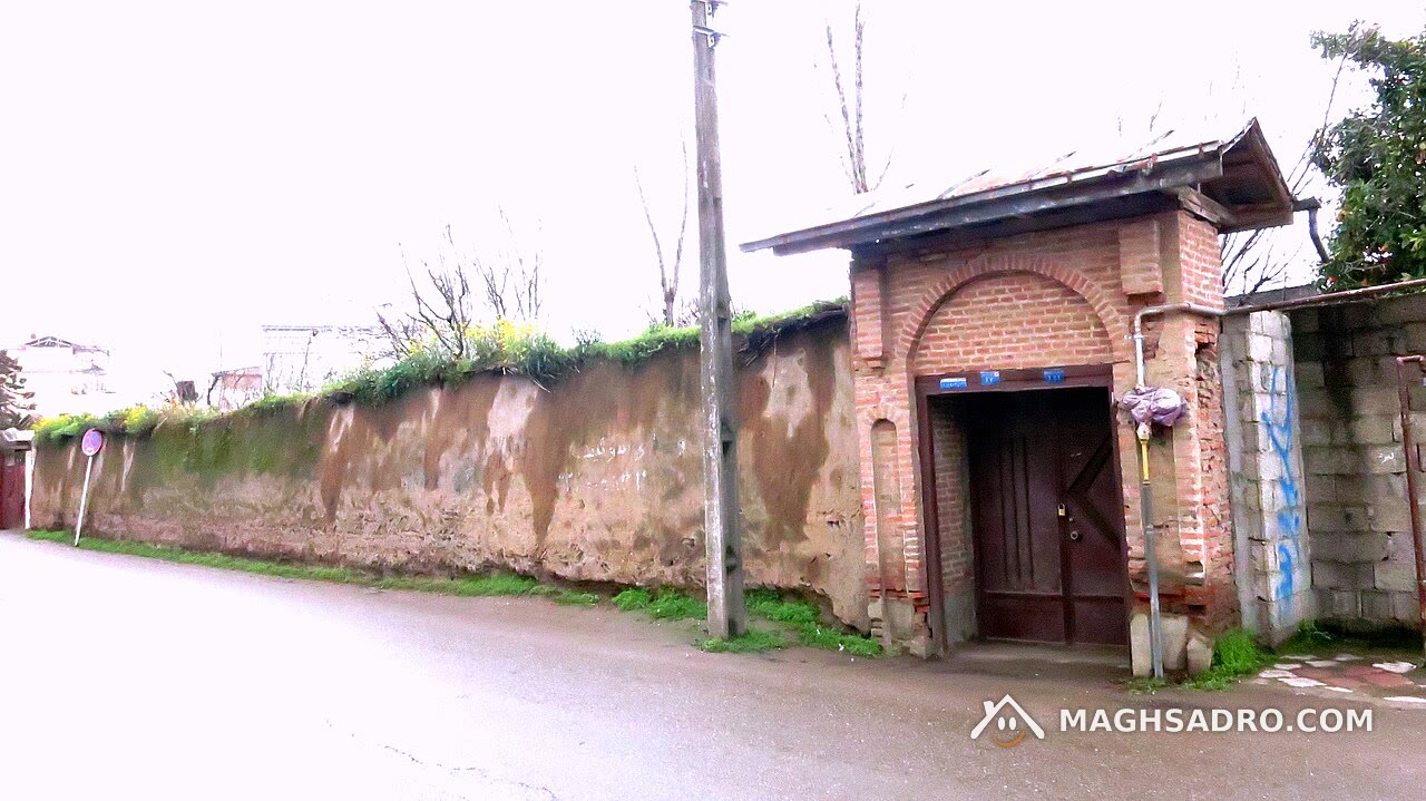 کوچه و خانه‌ای با بافت سنتی در فومن